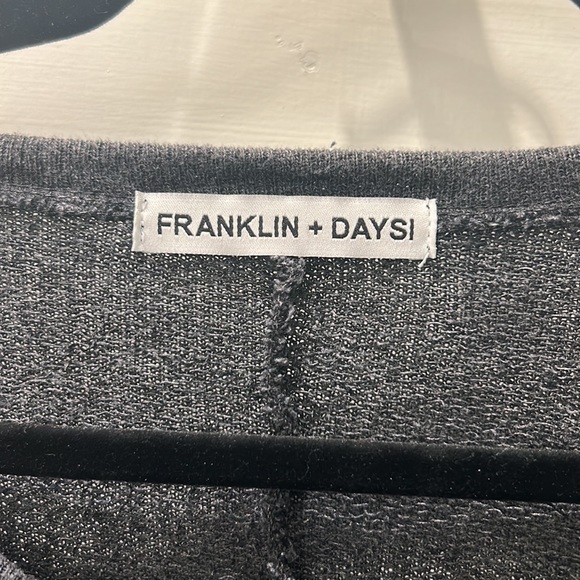 Franklin + Daysi Long Sleeve Top with skull - Picture 3 of 5